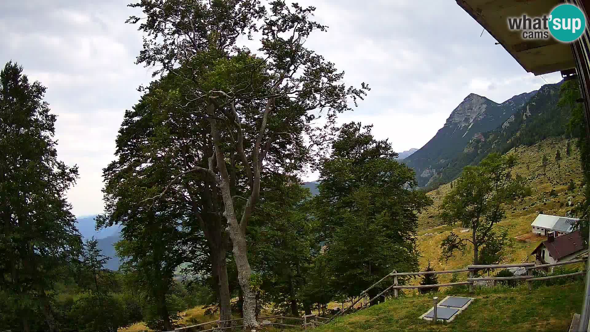 Refuge de la montagne Planina Razor caméra en direct (1315) | vue sur Tolminski Migovec