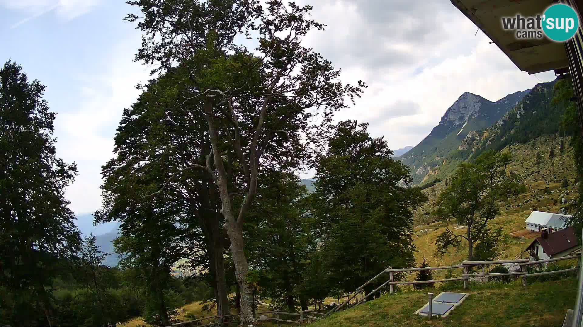 Refuge de la montagne Planina Razor caméra en direct (1315) | vue sur Tolminski Migovec