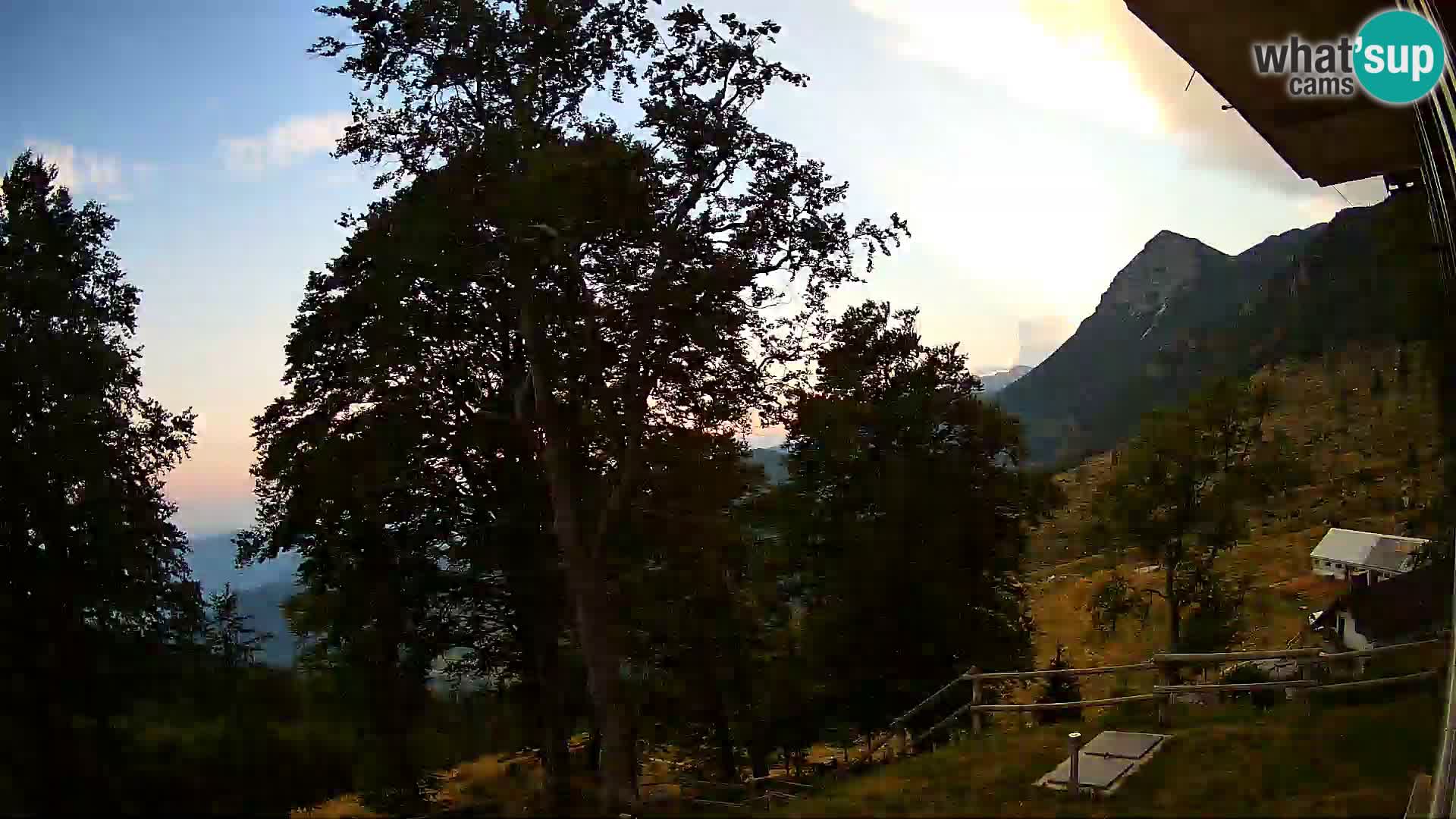 Refuge de la montagne Planina Razor caméra en direct (1315) | vue sur Tolminski Migovec