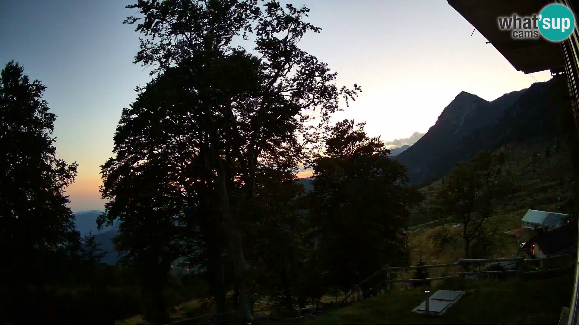 Refuge de la montagne Planina Razor caméra en direct (1315) | vue sur Tolminski Migovec