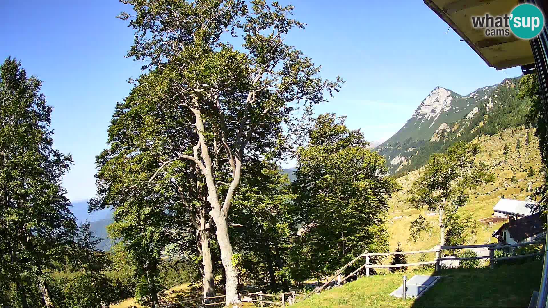 Refuge de la montagne Planina Razor caméra en direct (1315) | vue sur Tolminski Migovec
