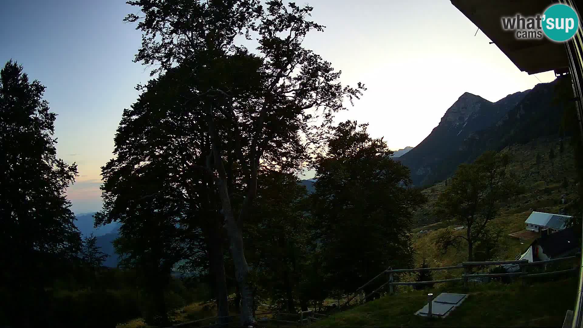 Planina Razor Mountain Hut live cam (1315) | view to Tolminski Migovec