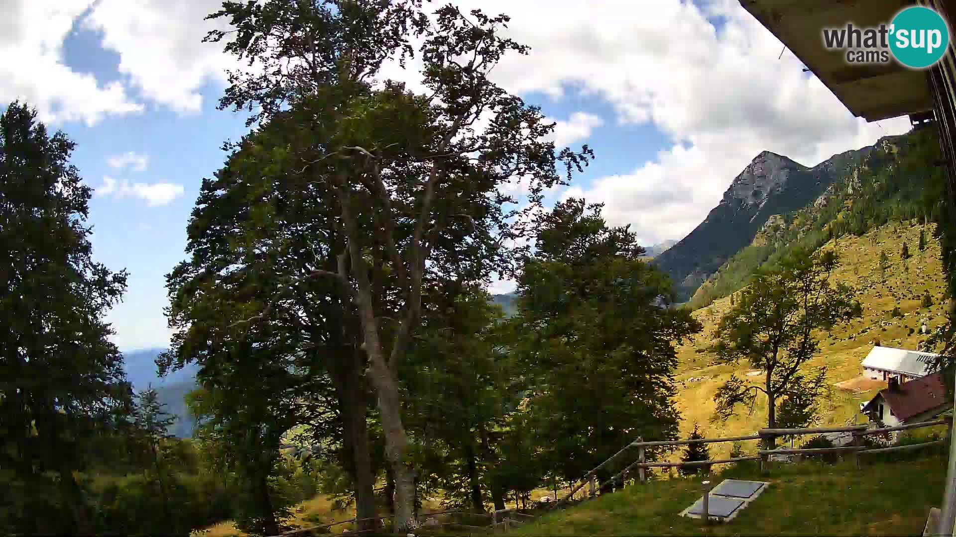Baita di montagna Planina Razor webcam (1315) | vista su Tolminski Migovec