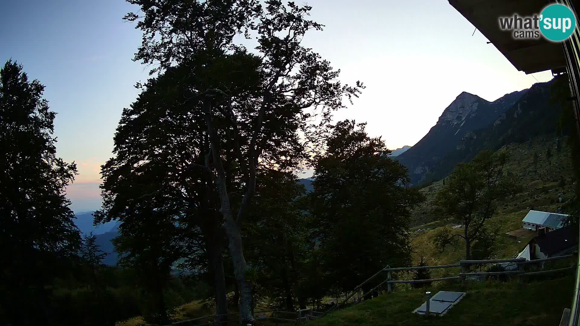 Planina Razor Mountain Hut live cam (1315) | view to Tolminski Migovec