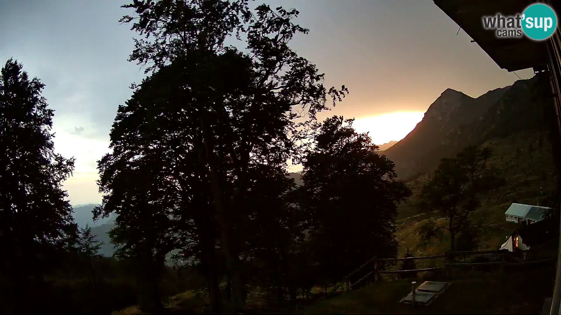 Planina Razor Bergütte Webcam (1315) | Blick auf Tolminski Migovec