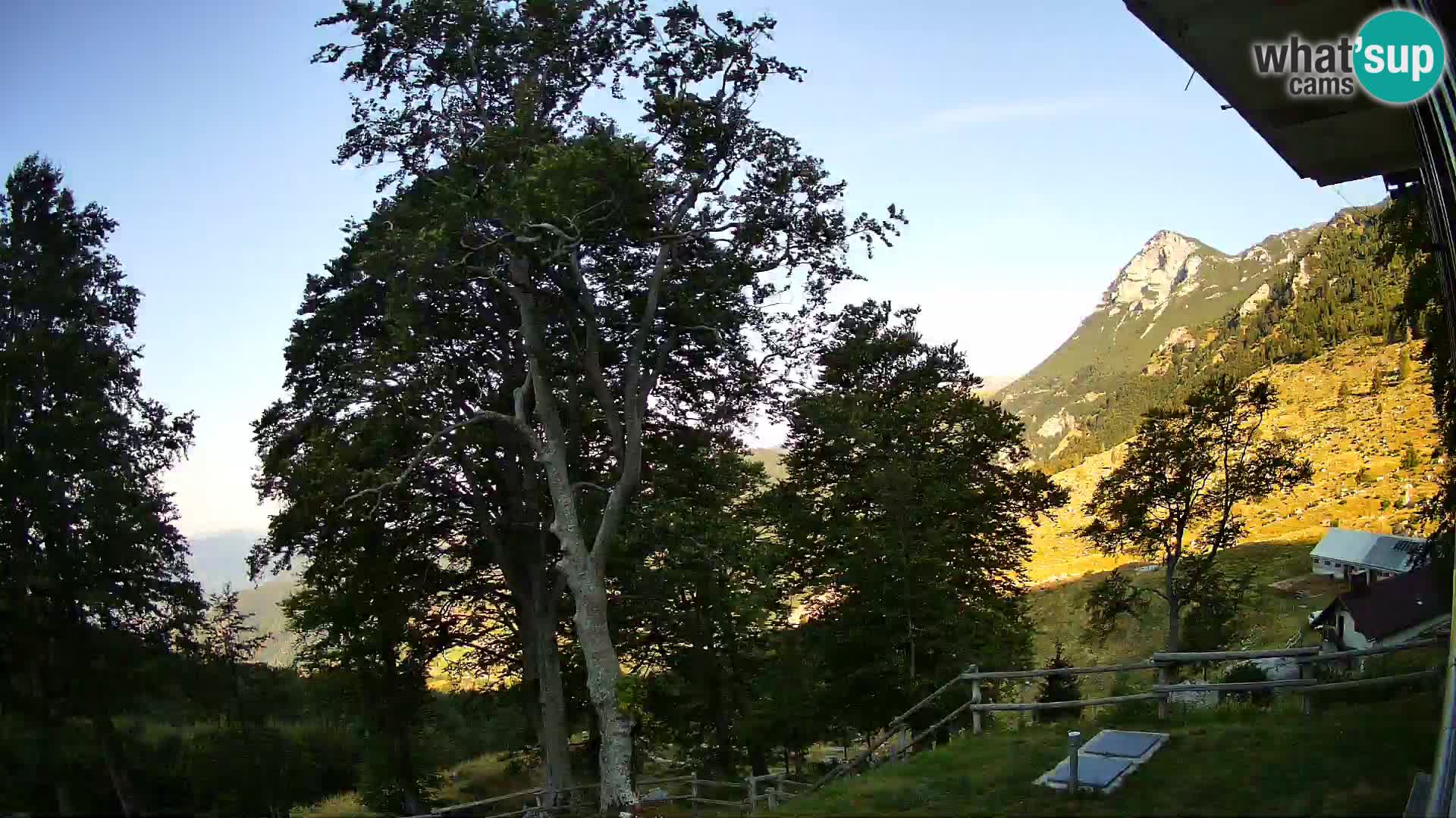 Refuge de la montagne Planina Razor caméra en direct (1315) | vue sur Tolminski Migovec