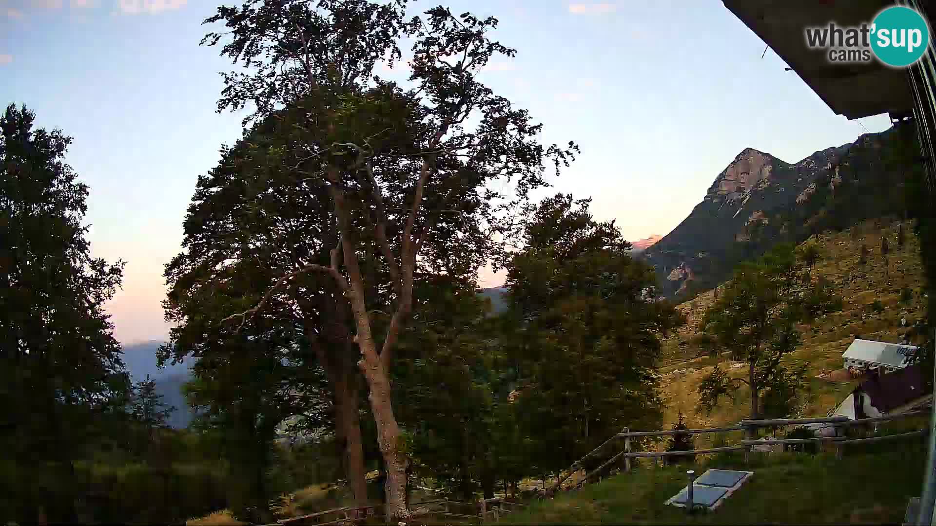 Planina Razor Mountain Hut live cam (1315) | view to Tolminski Migovec