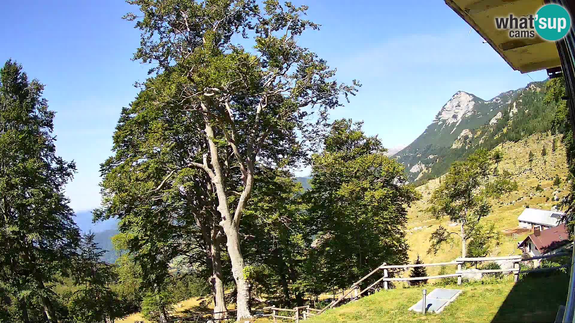 Planina Razor Mountain Hut live cam (1315) | view to Tolminski Migovec