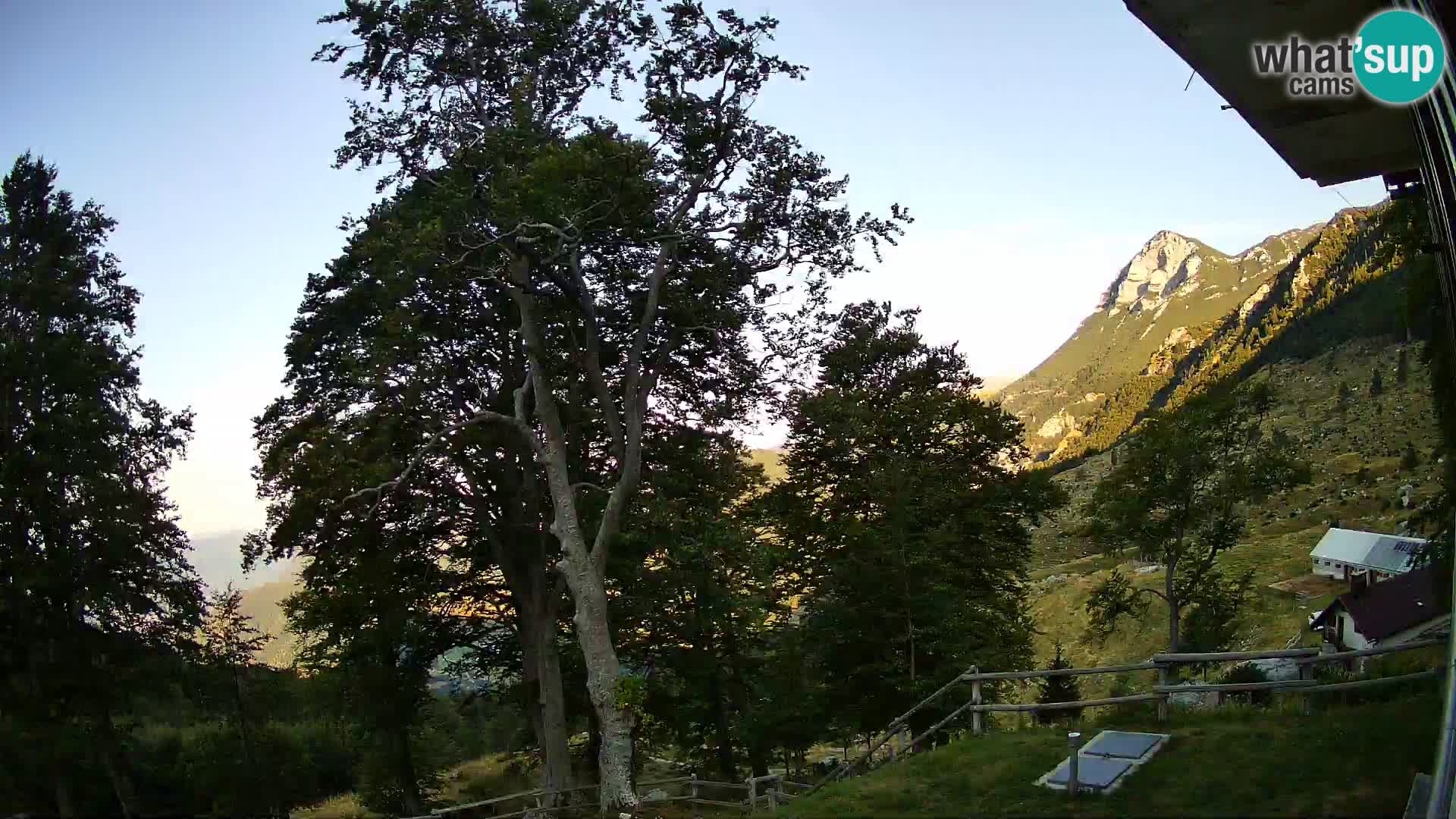Refuge de la montagne Planina Razor caméra en direct (1315) | vue sur Tolminski Migovec
