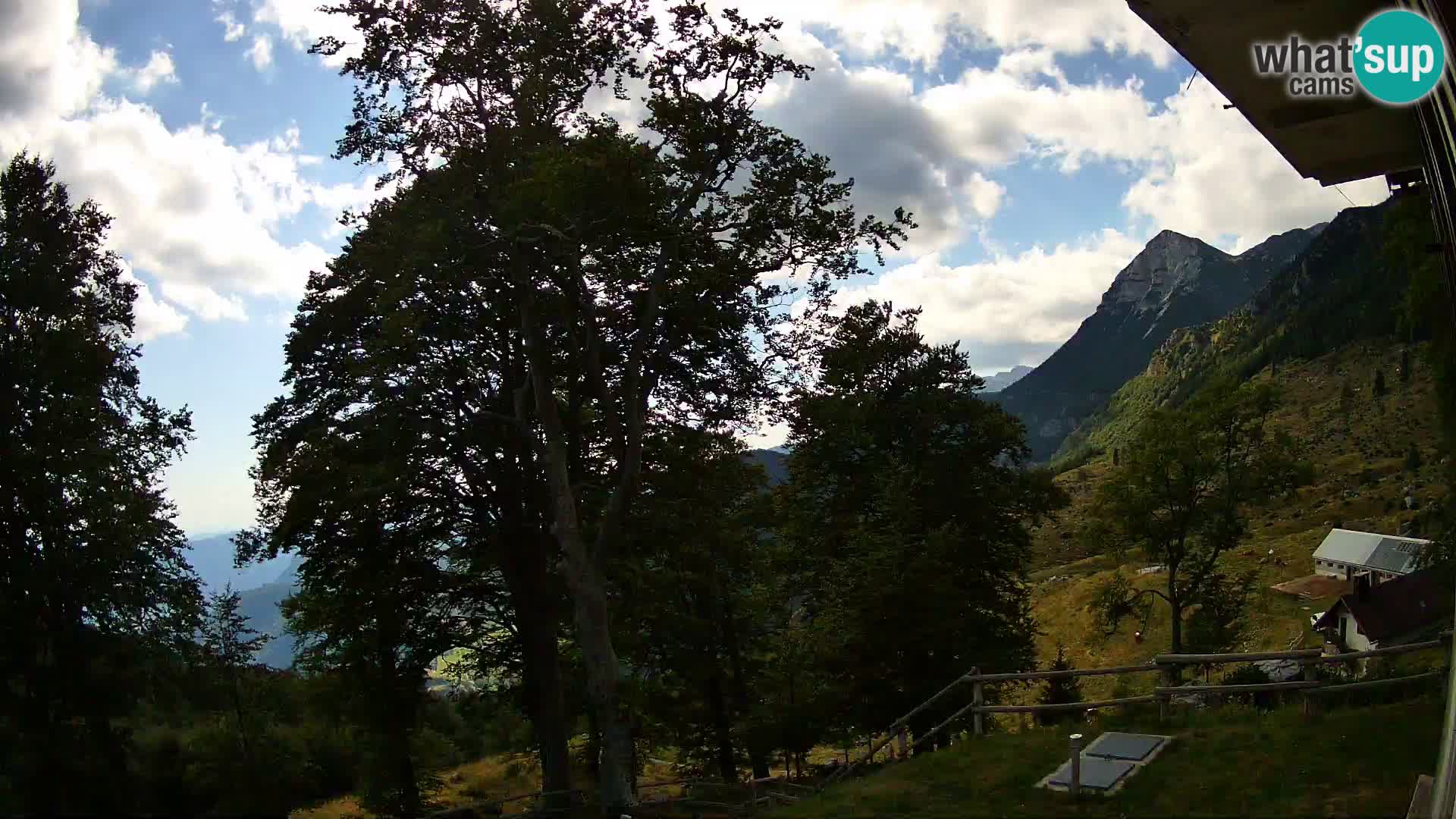 Planina Razor Bergütte Webcam (1315) | Blick auf Tolminski Migovec