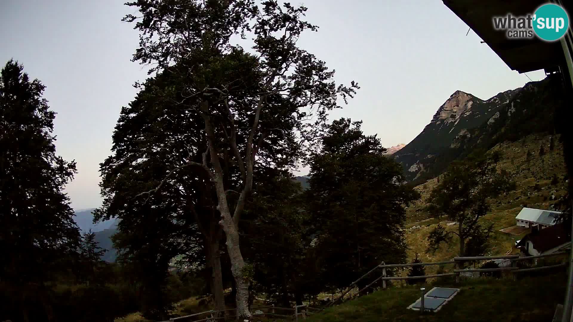 Refuge de la montagne Planina Razor caméra en direct (1315) | vue sur Tolminski Migovec