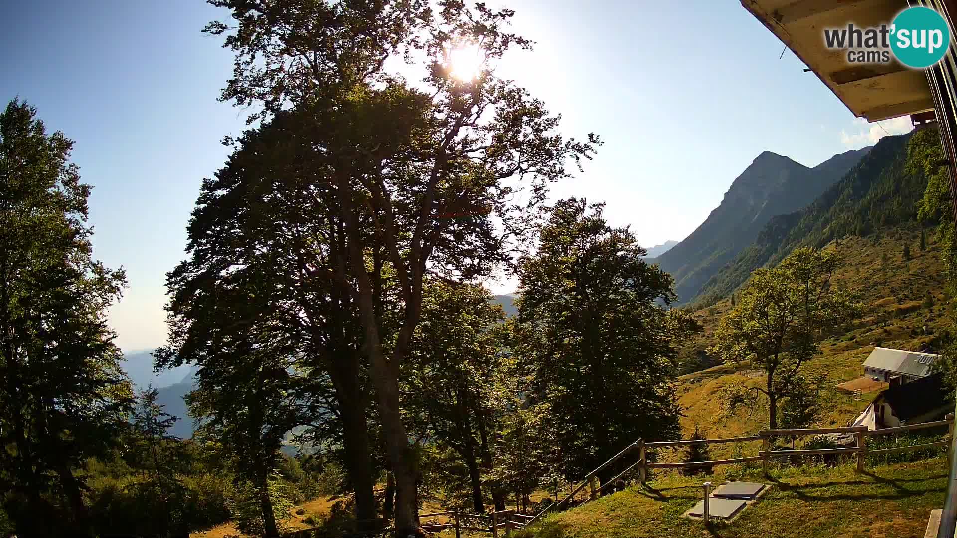 Planina Razor Mountain Hut live cam (1315) | view to Tolminski Migovec