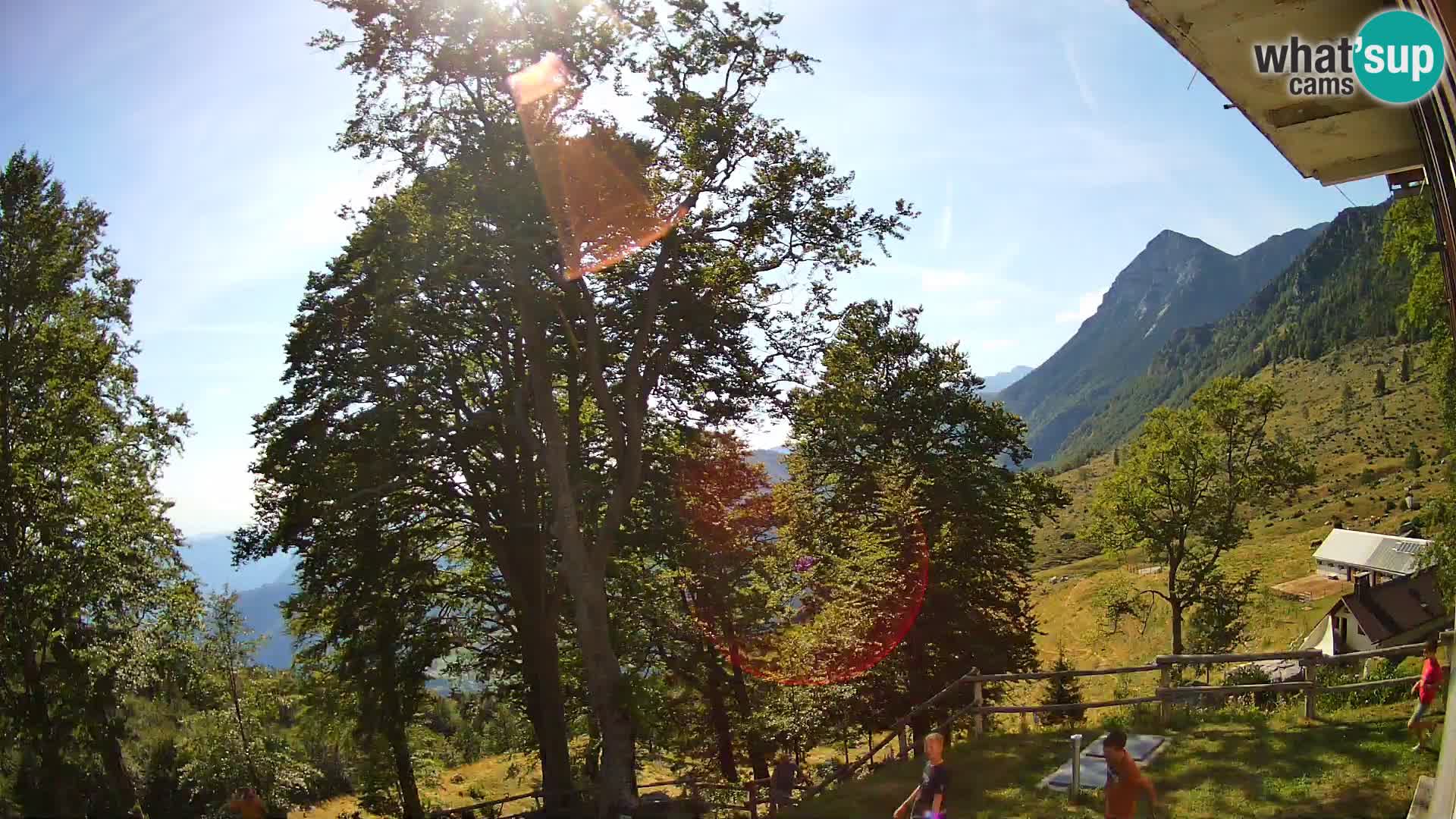 Refuge de la montagne Planina Razor caméra en direct (1315) | vue sur Tolminski Migovec