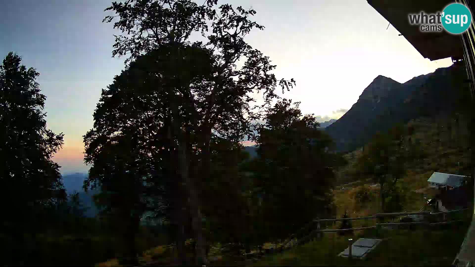 Baita di montagna Planina Razor webcam (1315) | vista su Tolminski Migovec
