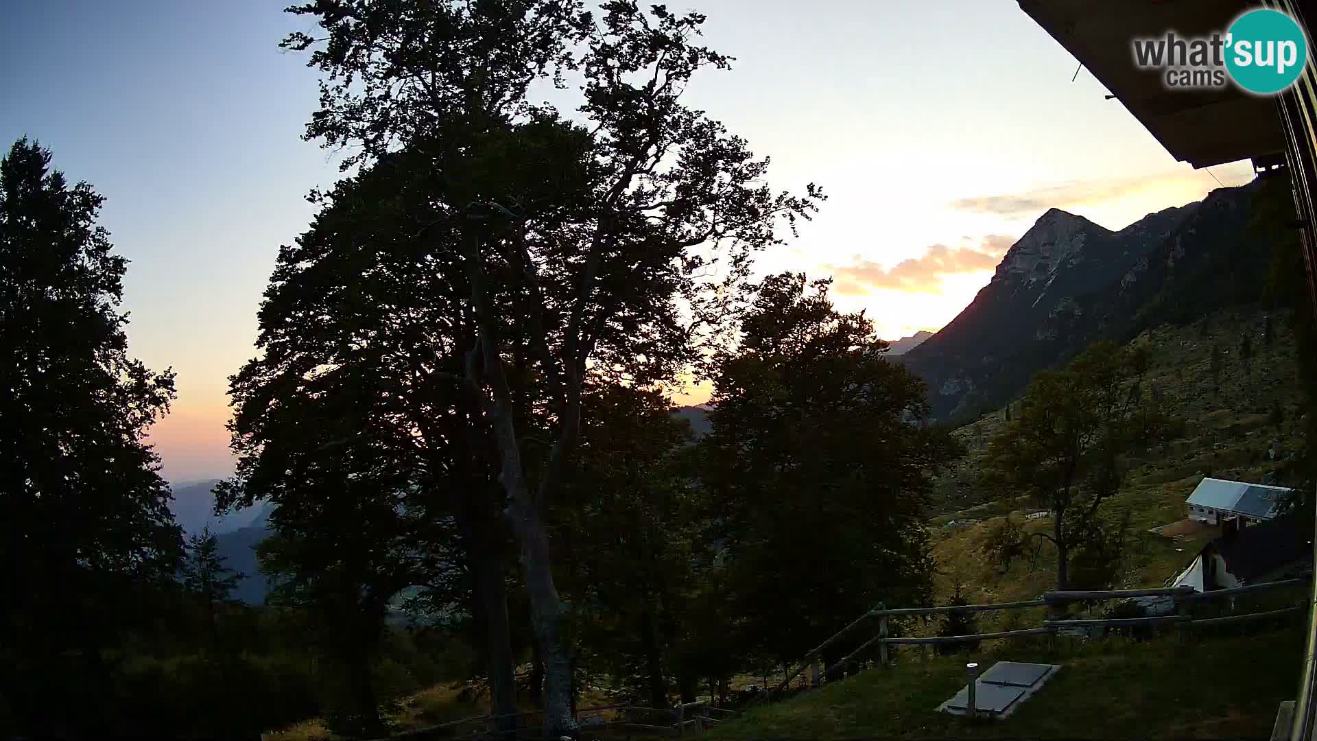 Planina Razor Bergütte Webcam (1315) | Blick auf Tolminski Migovec