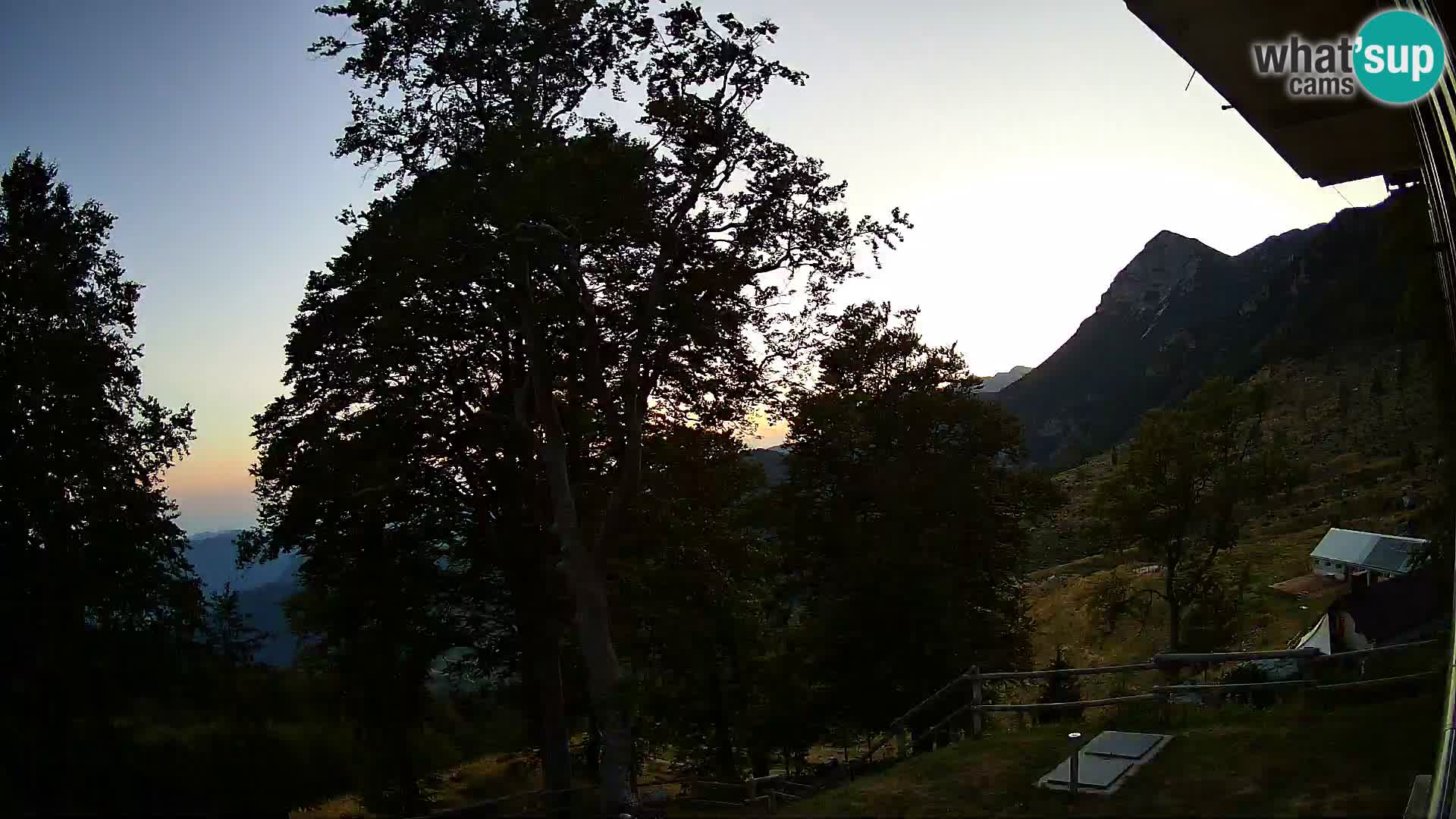 Planina Razor Mountain Hut live cam (1315) | view to Tolminski Migovec