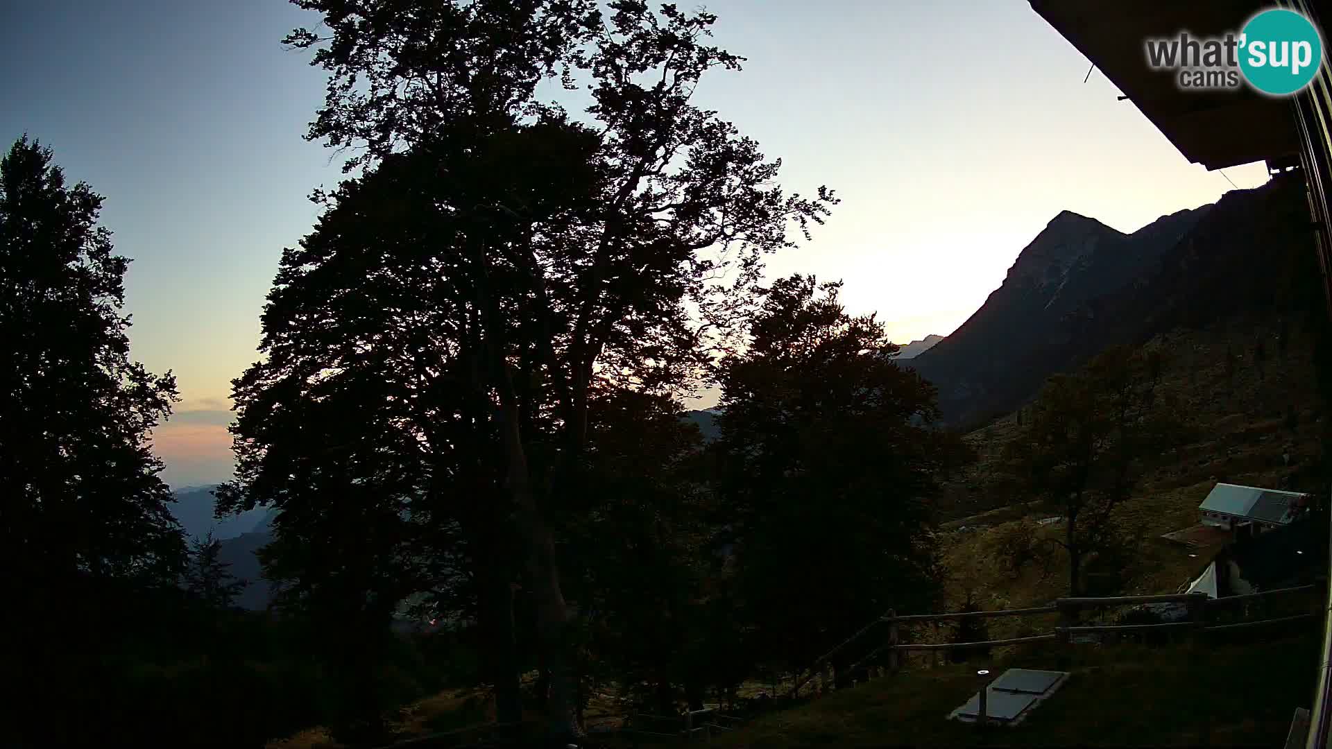 Refuge de la montagne Planina Razor caméra en direct (1315) | vue sur Tolminski Migovec