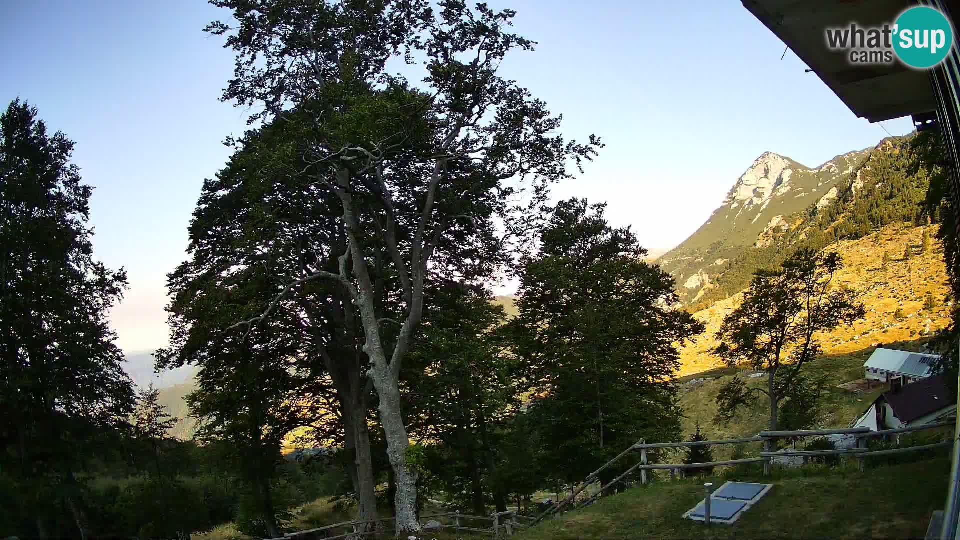 Refuge de la montagne Planina Razor caméra en direct (1315) | vue sur Tolminski Migovec