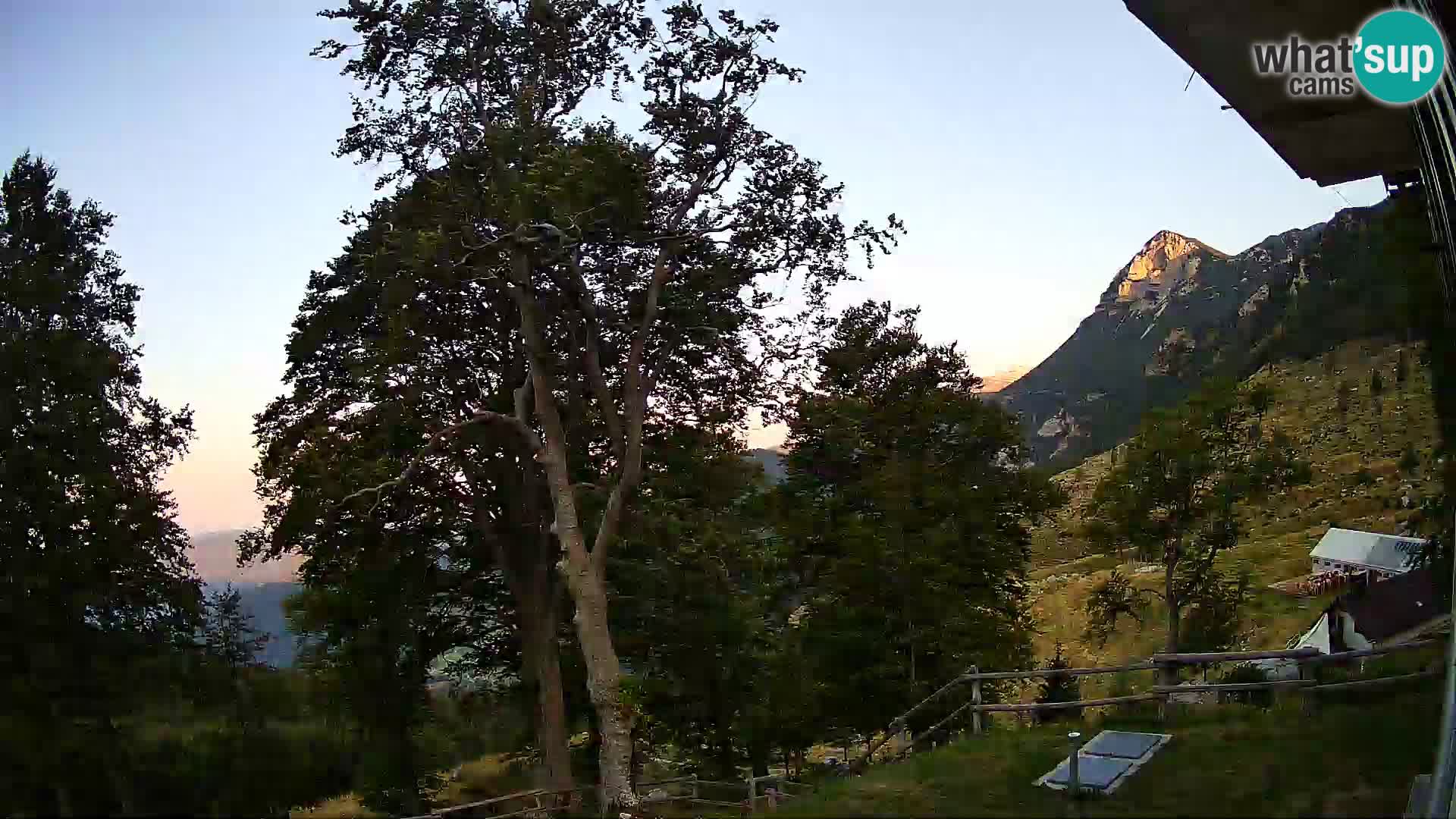 Planina Razor Mountain Hut live cam (1315) | view to Tolminski Migovec