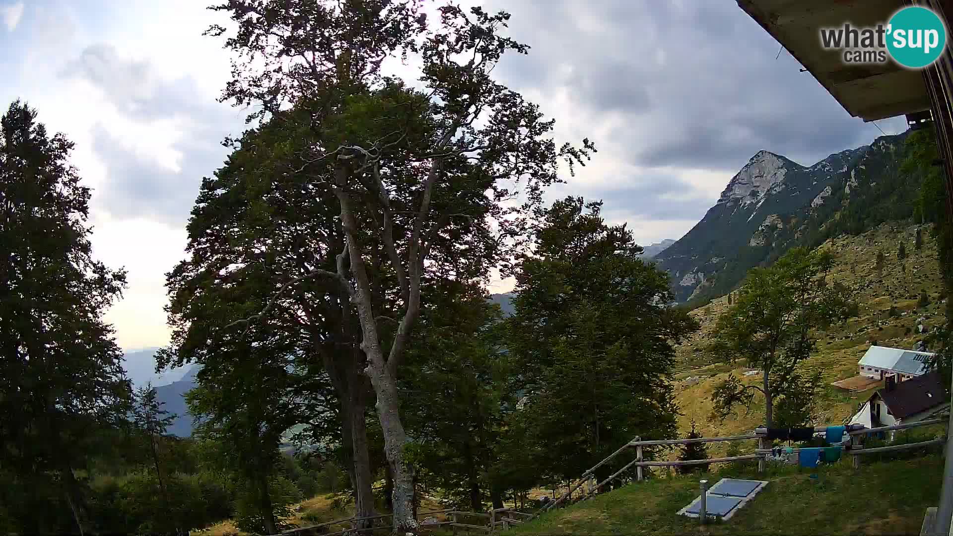 Planinarski dom na planini Razor (1315) | Pogled na Tolminski Migovec