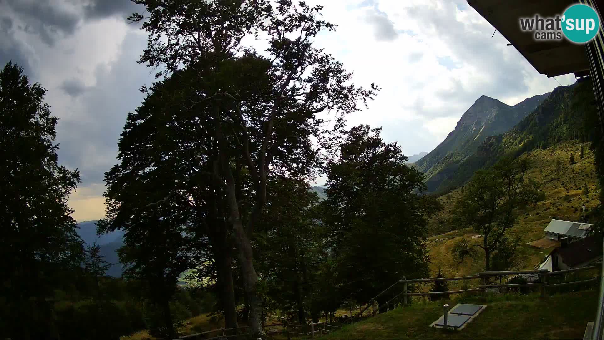 Planina Razor Bergütte Webcam (1315) | Blick auf Tolminski Migovec