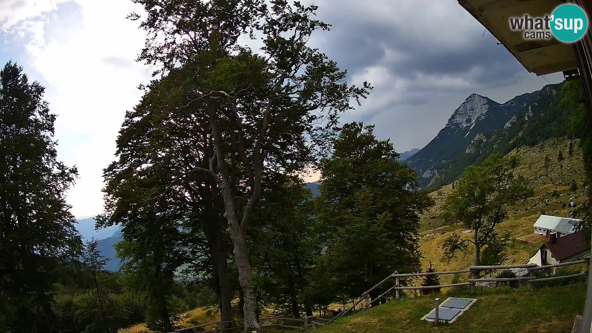 Baita di montagna Planina Razor webcam (1315) | vista su Tolminski Migovec