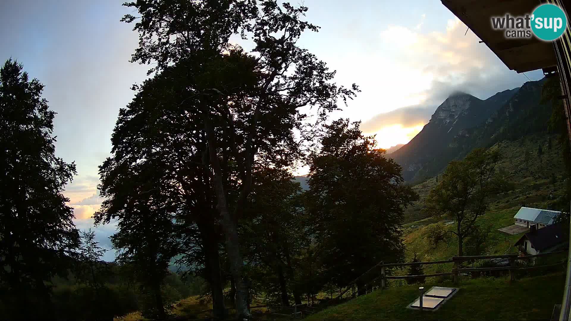 Planina Razor Bergütte Webcam (1315) | Blick auf Tolminski Migovec