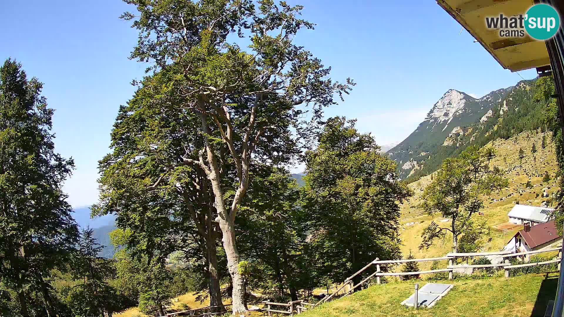 Planina Razor Mountain Hut live cam (1315) | view to Tolminski Migovec