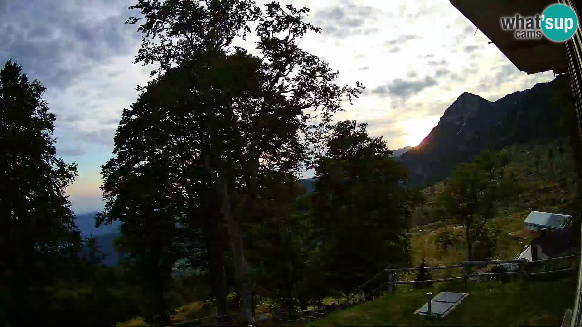 Planina Razor Mountain Hut live cam (1315) | view to Tolminski Migovec