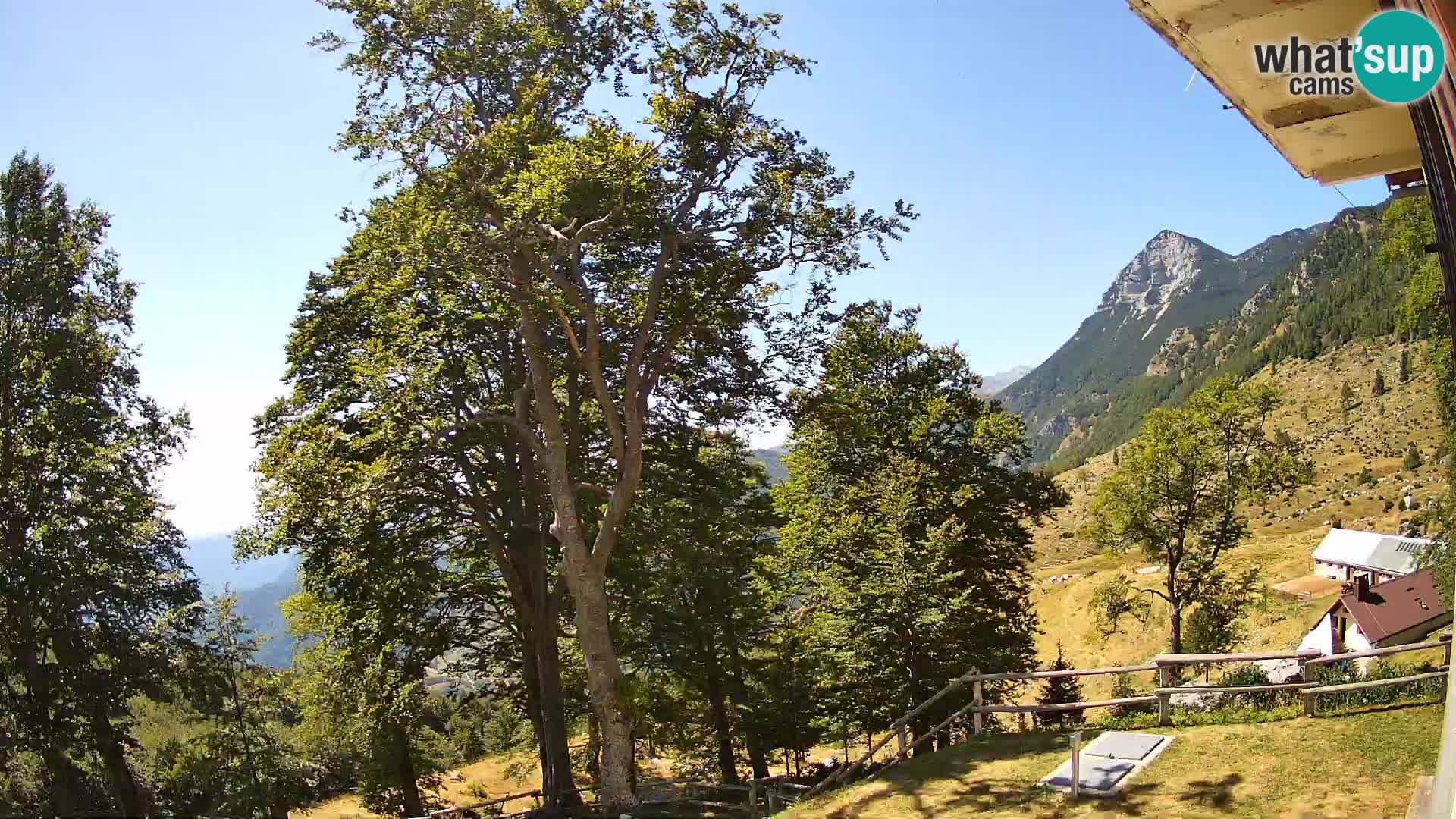 Planina Razor Mountain Hut live cam (1315) | view to Tolminski Migovec