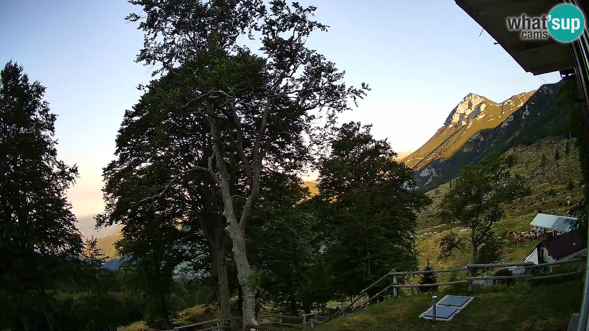 Planina Razor Bergütte Webcam (1315) | Blick auf Tolminski Migovec