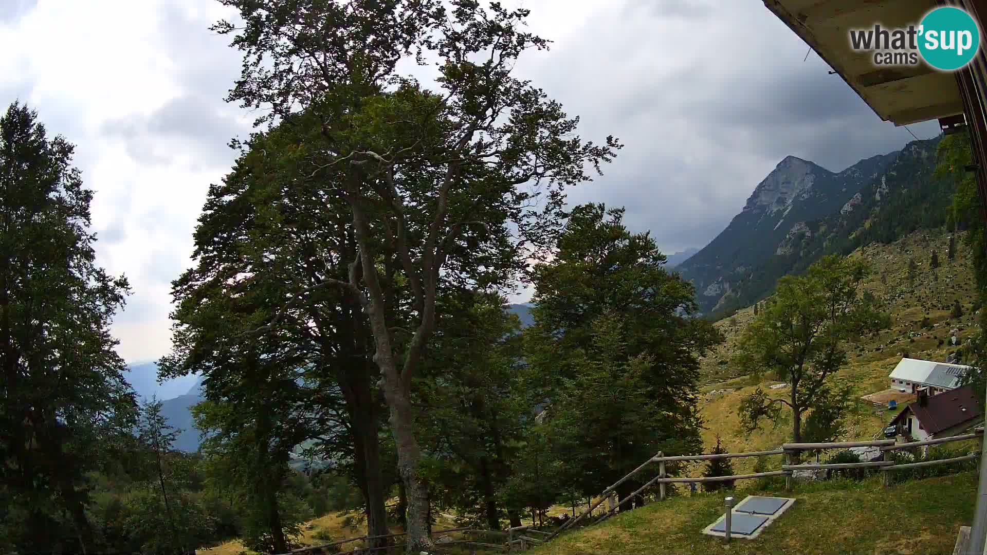 Planinarski dom na planini Razor (1315) | Pogled na Tolminski Migovec