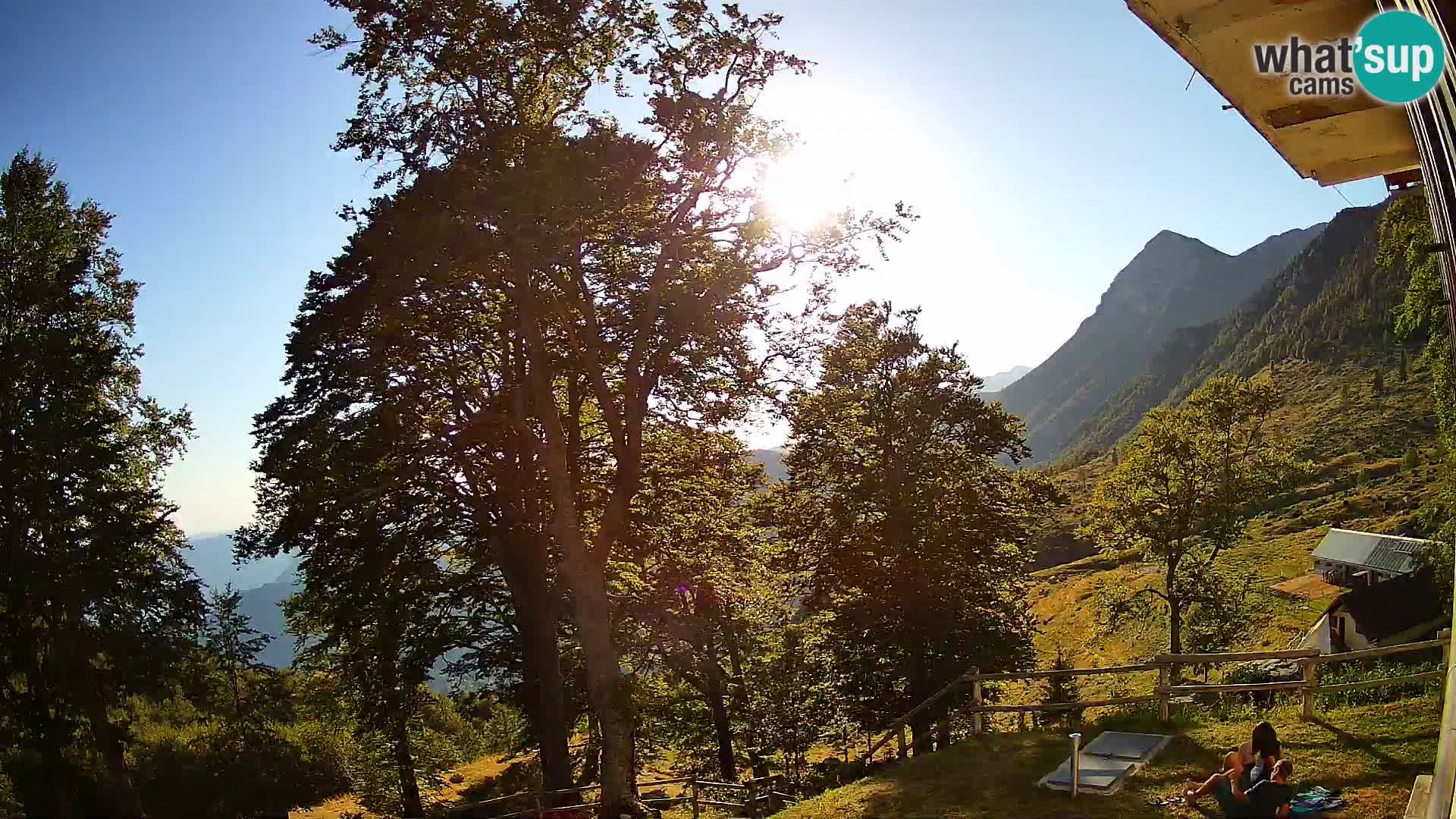 Planina Razor Bergütte Webcam (1315) | Blick auf Tolminski Migovec