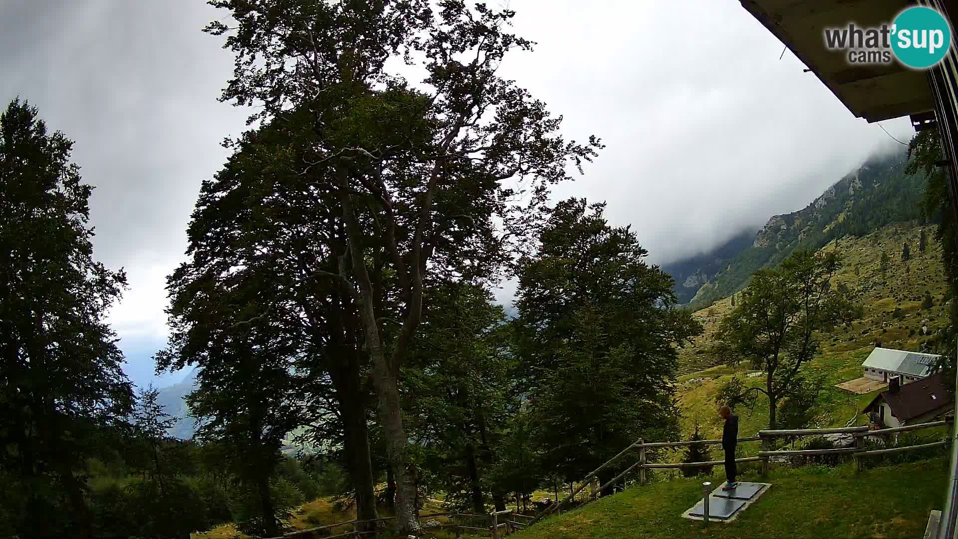 Refuge de la montagne Planina Razor caméra en direct (1315) | vue sur Tolminski Migovec