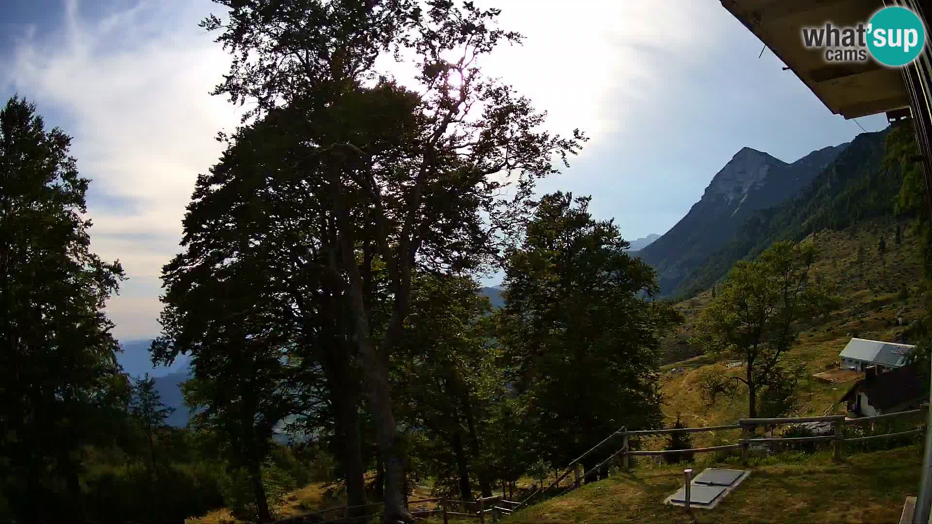 Planina Razor Bergütte Webcam (1315) | Blick auf Tolminski Migovec
