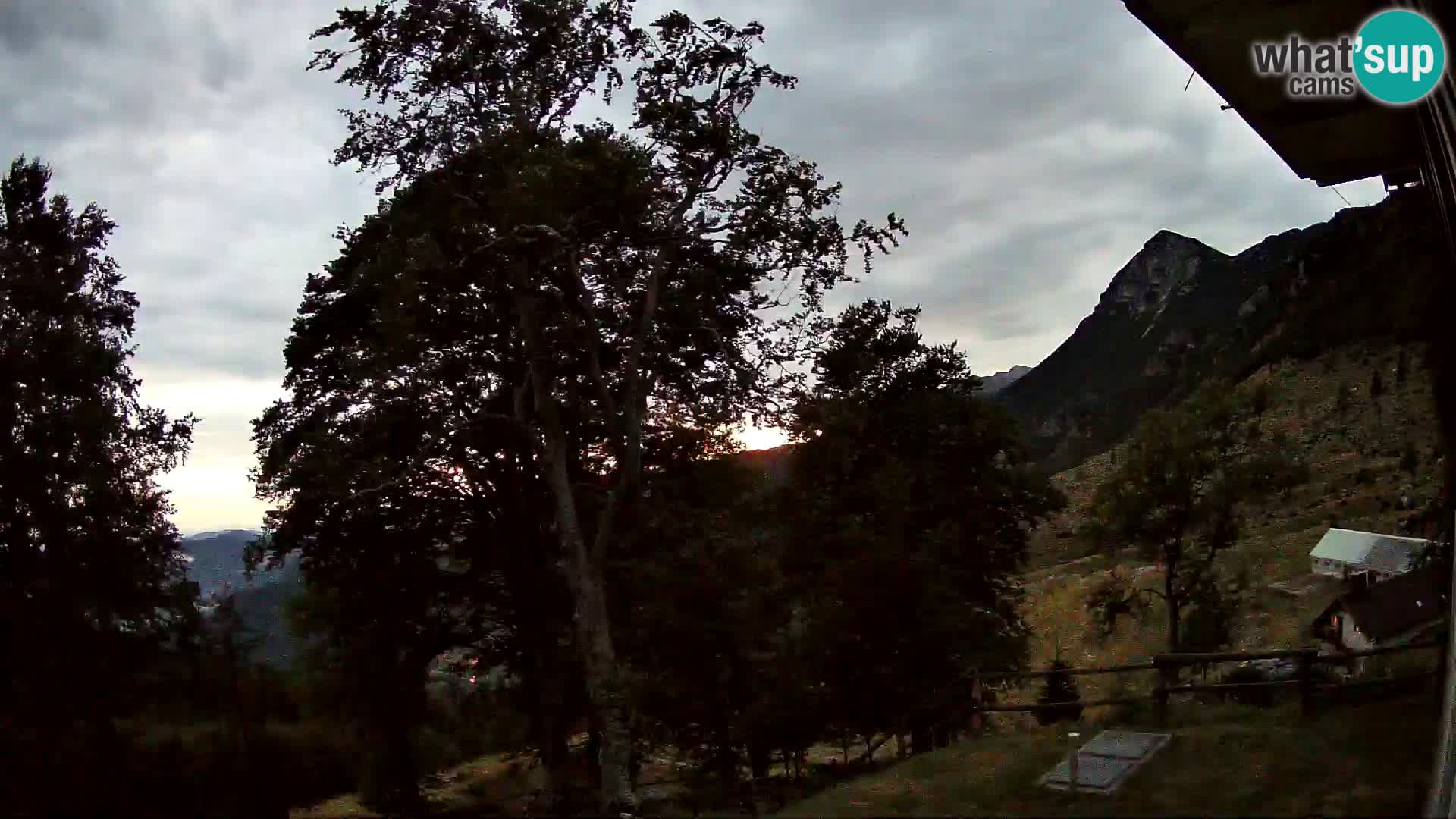 Planina Razor Mountain Hut live cam (1315) | view to Tolminski Migovec