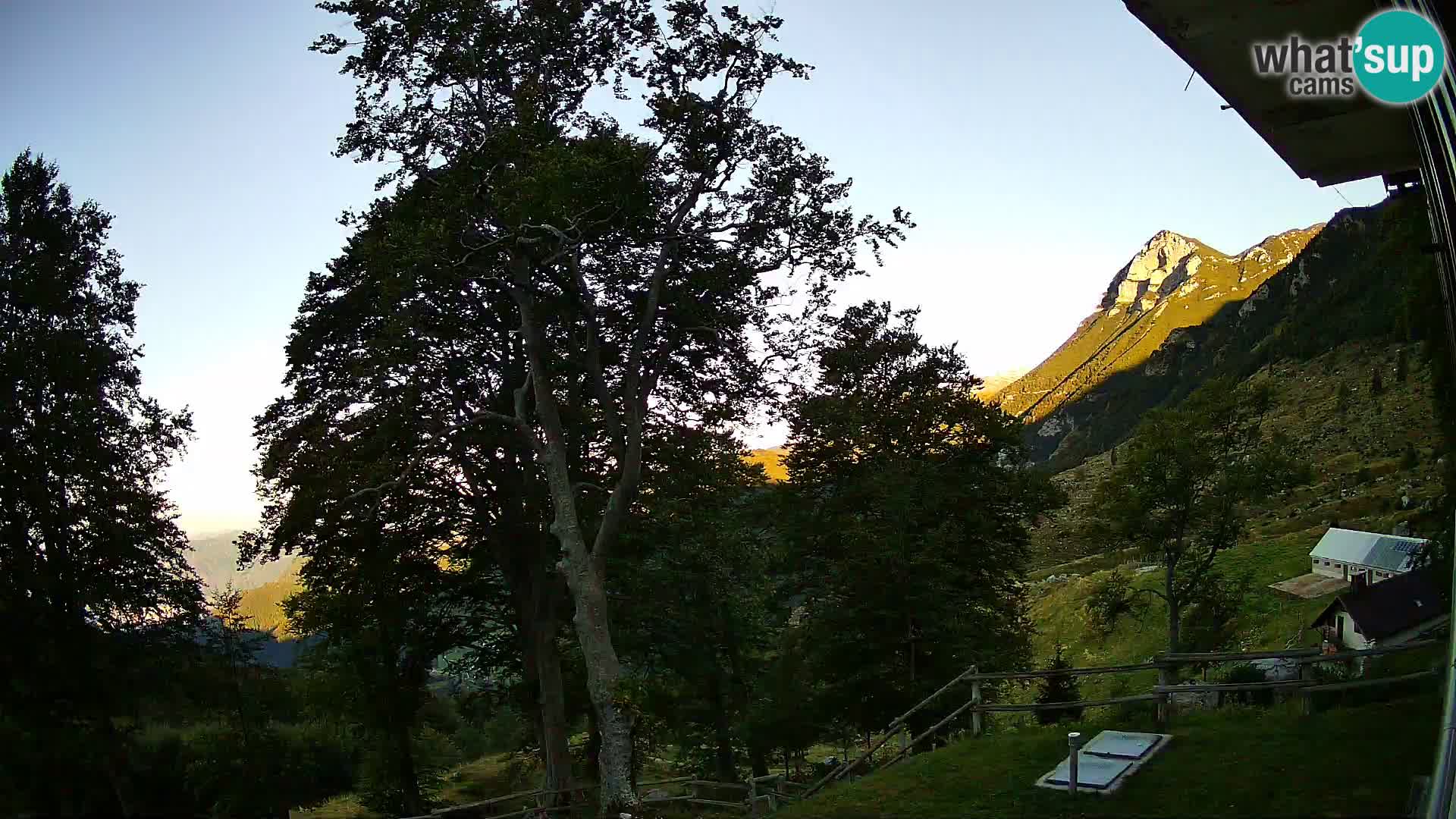 Refuge de la montagne Planina Razor caméra en direct (1315) | vue sur Tolminski Migovec