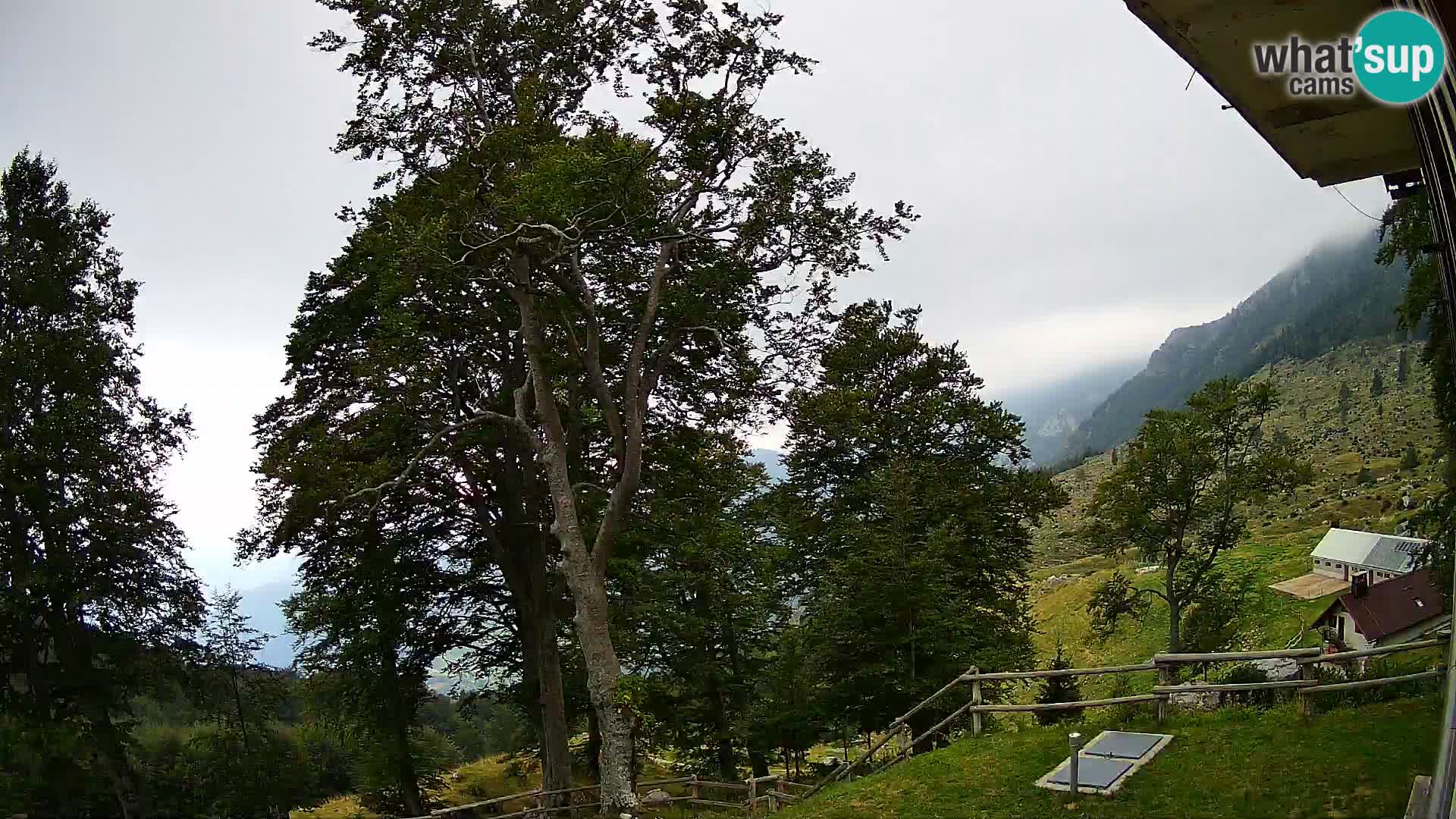 Refuge de la montagne Planina Razor caméra en direct (1315) | vue sur Tolminski Migovec
