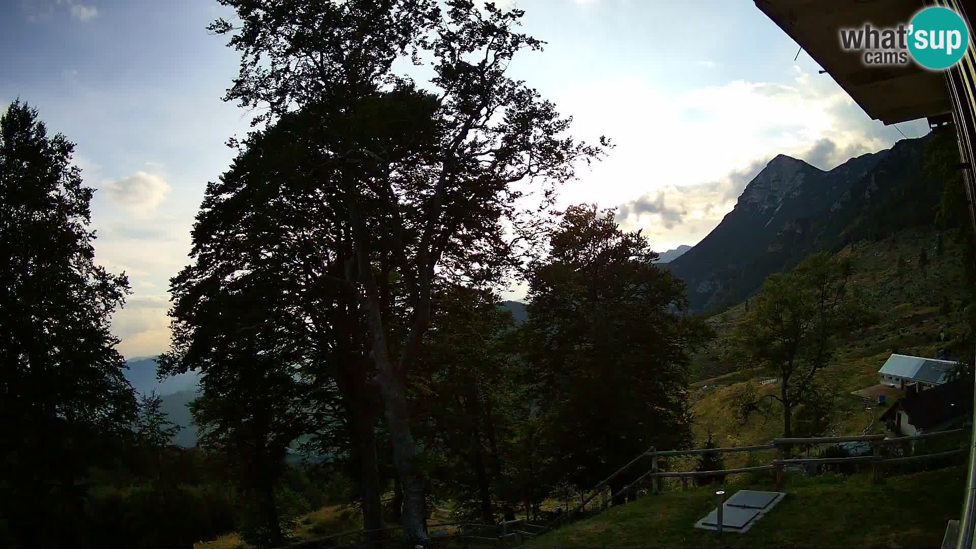 Planina Razor Mountain Hut live cam (1315) | view to Tolminski Migovec