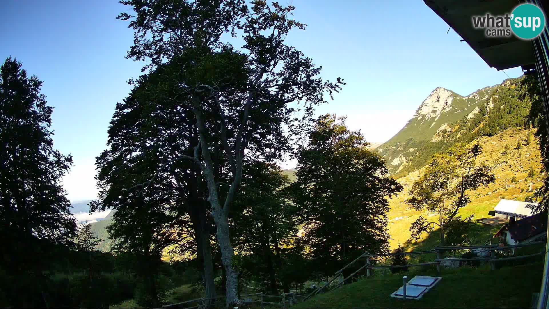 Planina Razor Bergütte Webcam (1315) | Blick auf Tolminski Migovec