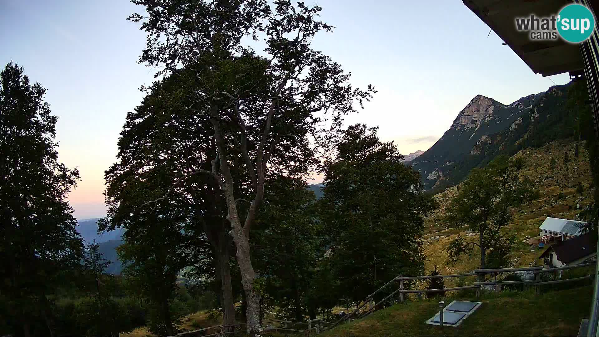 Planina Razor Mountain Hut live cam (1315) | view to Tolminski Migovec