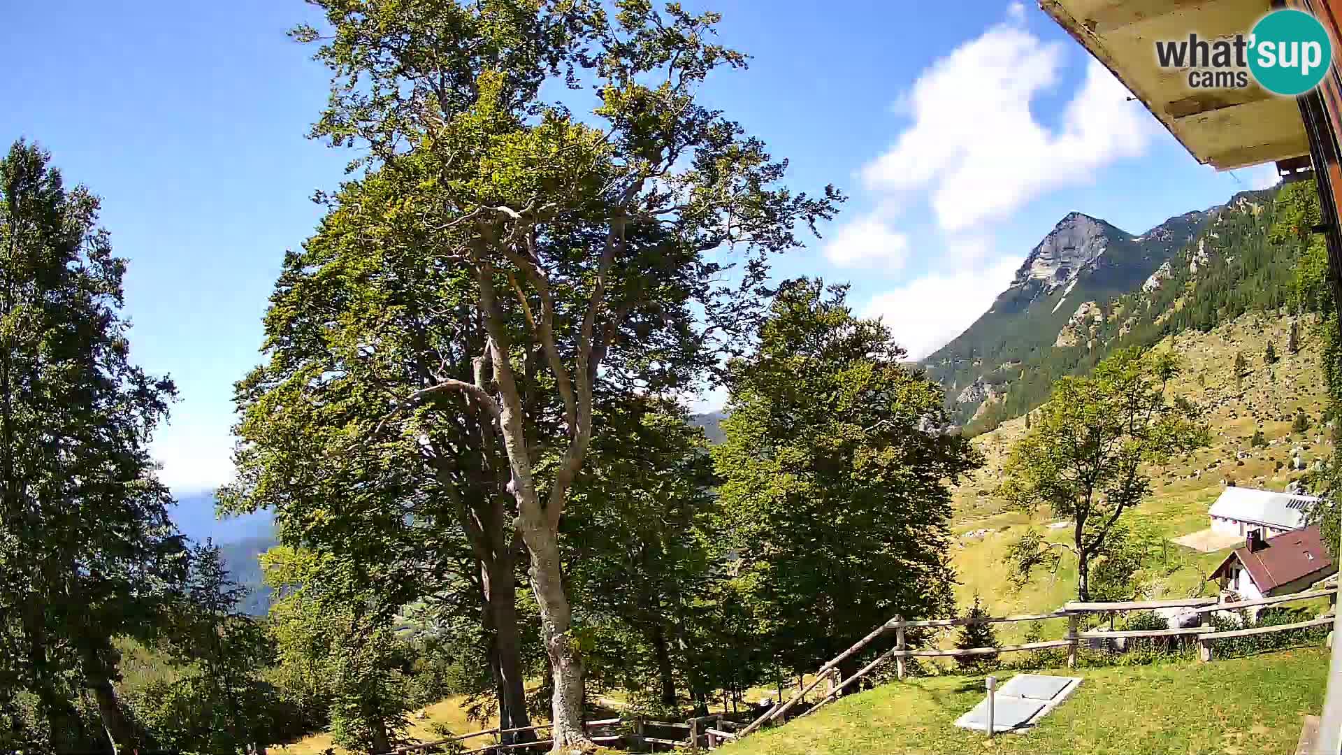 Planina Razor Mountain Hut live cam (1315) | view to Tolminski Migovec