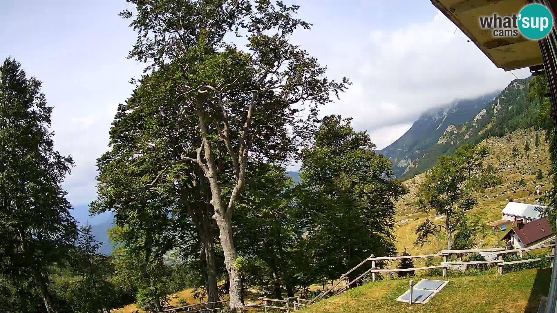 Planina Razor Mountain Hut live cam (1315) | view to Tolminski Migovec