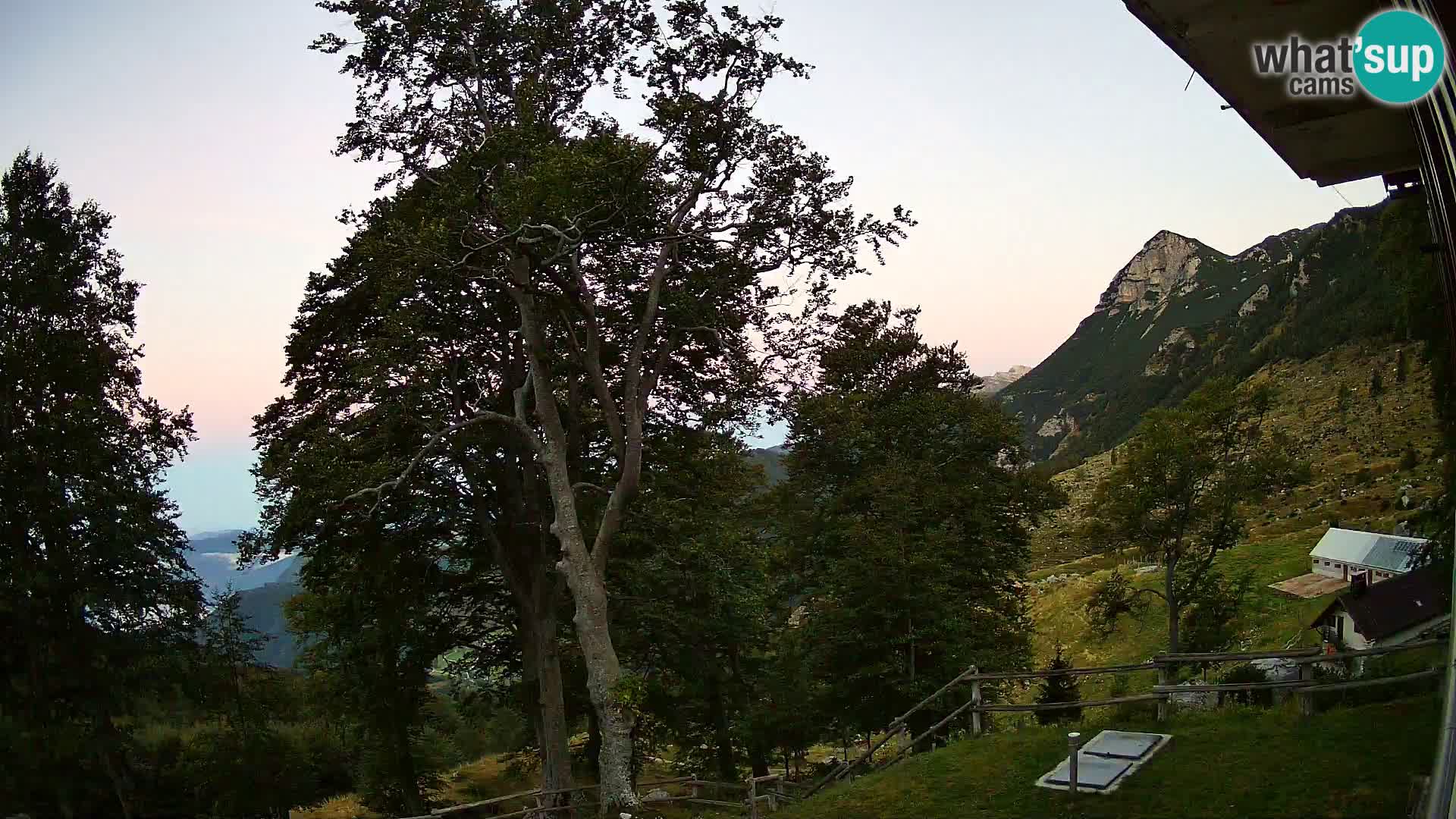 Planina Razor Mountain Hut live cam (1315) | view to Tolminski Migovec