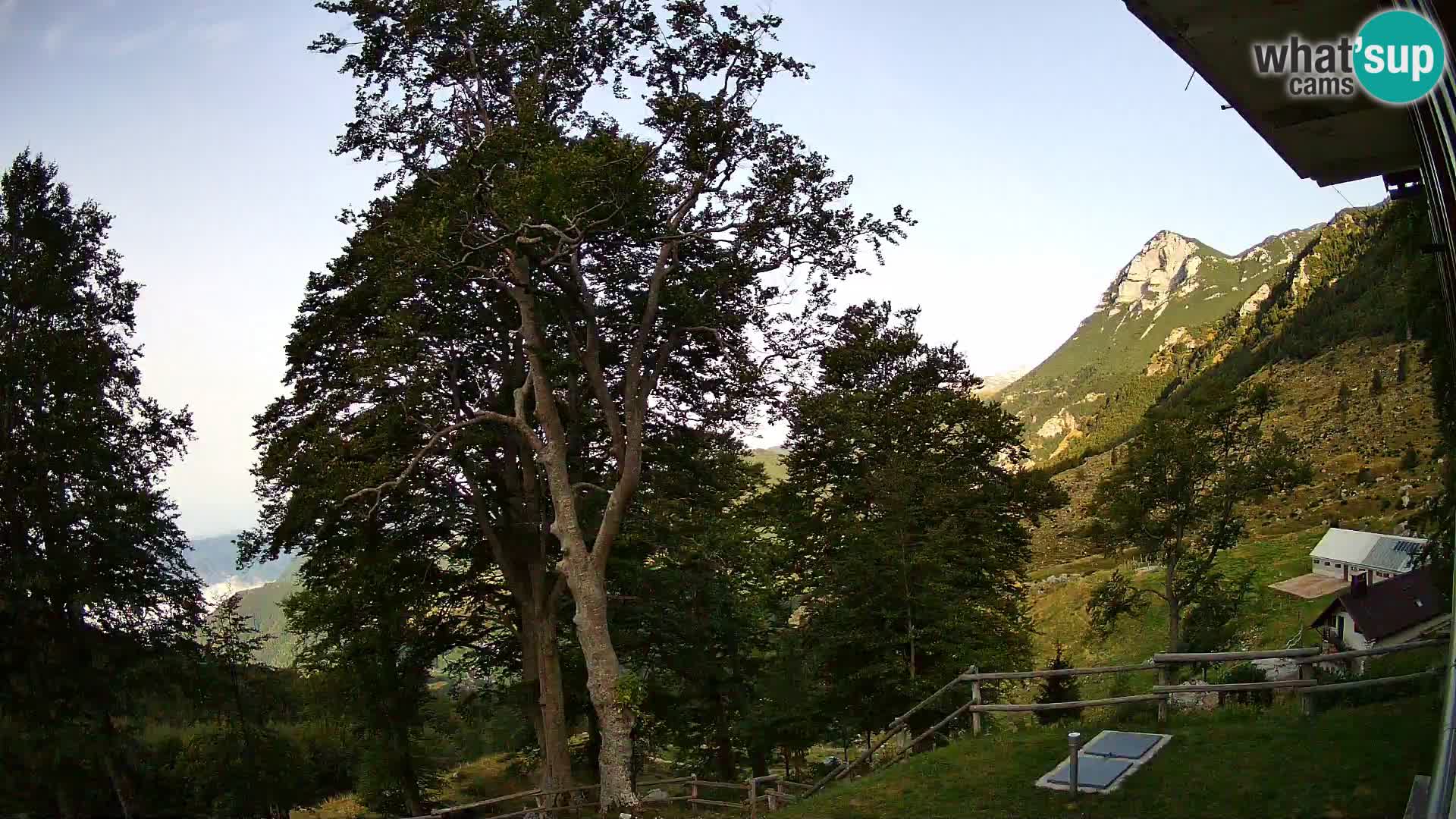 Planina Razor Mountain Hut live cam (1315) | view to Tolminski Migovec