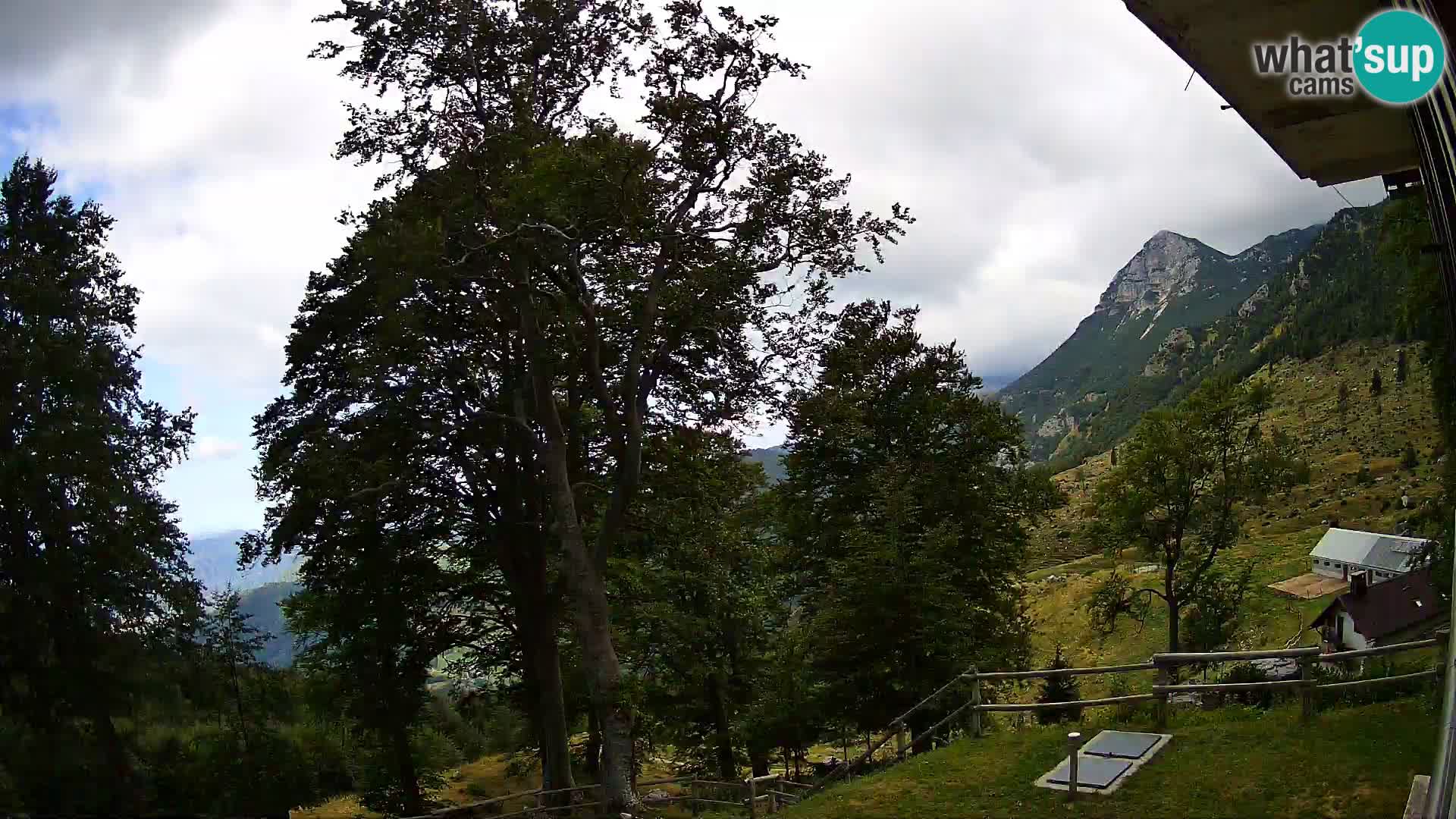 Planina Razor Bergütte Webcam (1315) | Blick auf Tolminski Migovec