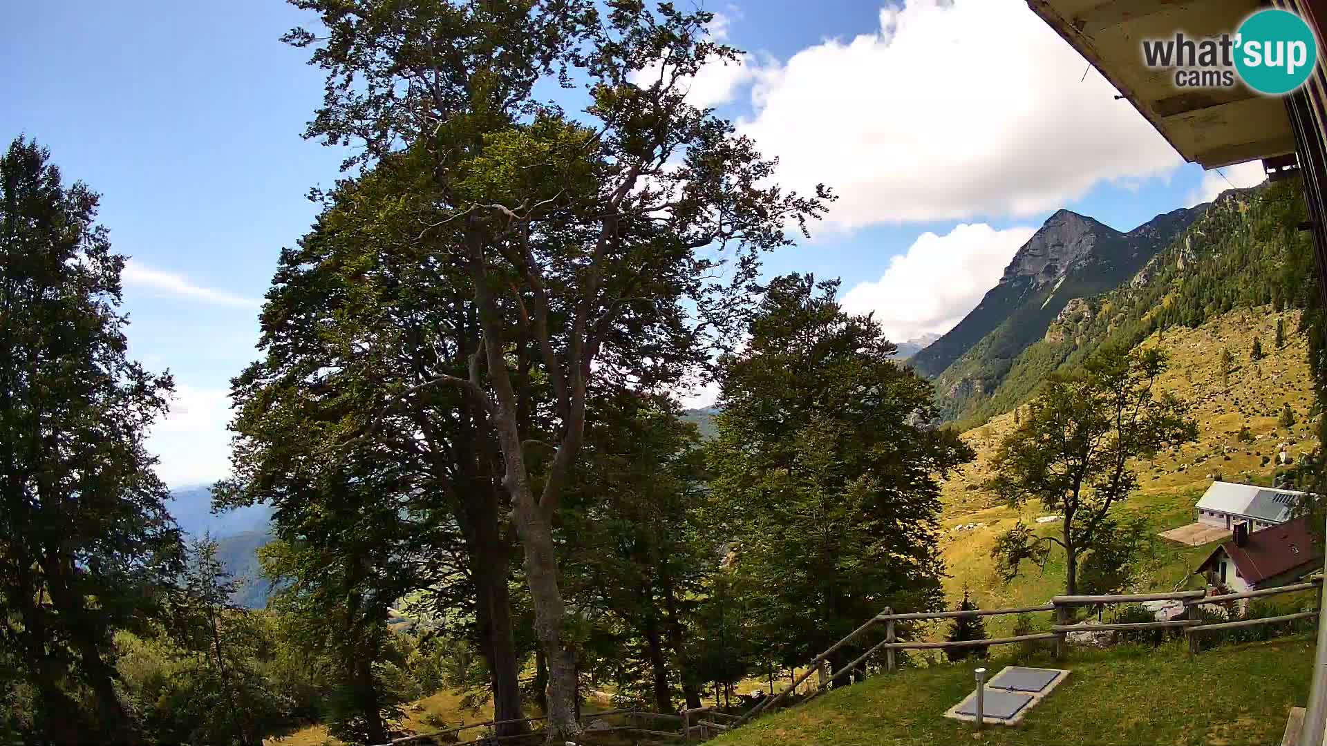 Refuge de la montagne Planina Razor caméra en direct (1315) | vue sur Tolminski Migovec