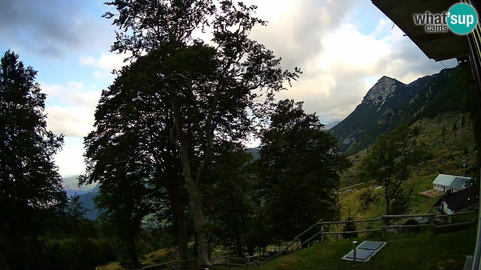 Planina Razor Bergütte Webcam (1315) | Blick auf Tolminski Migovec