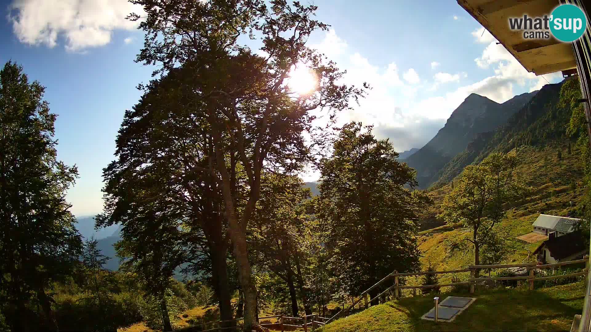 Planina Razor Mountain Hut live cam (1315) | view to Tolminski Migovec
