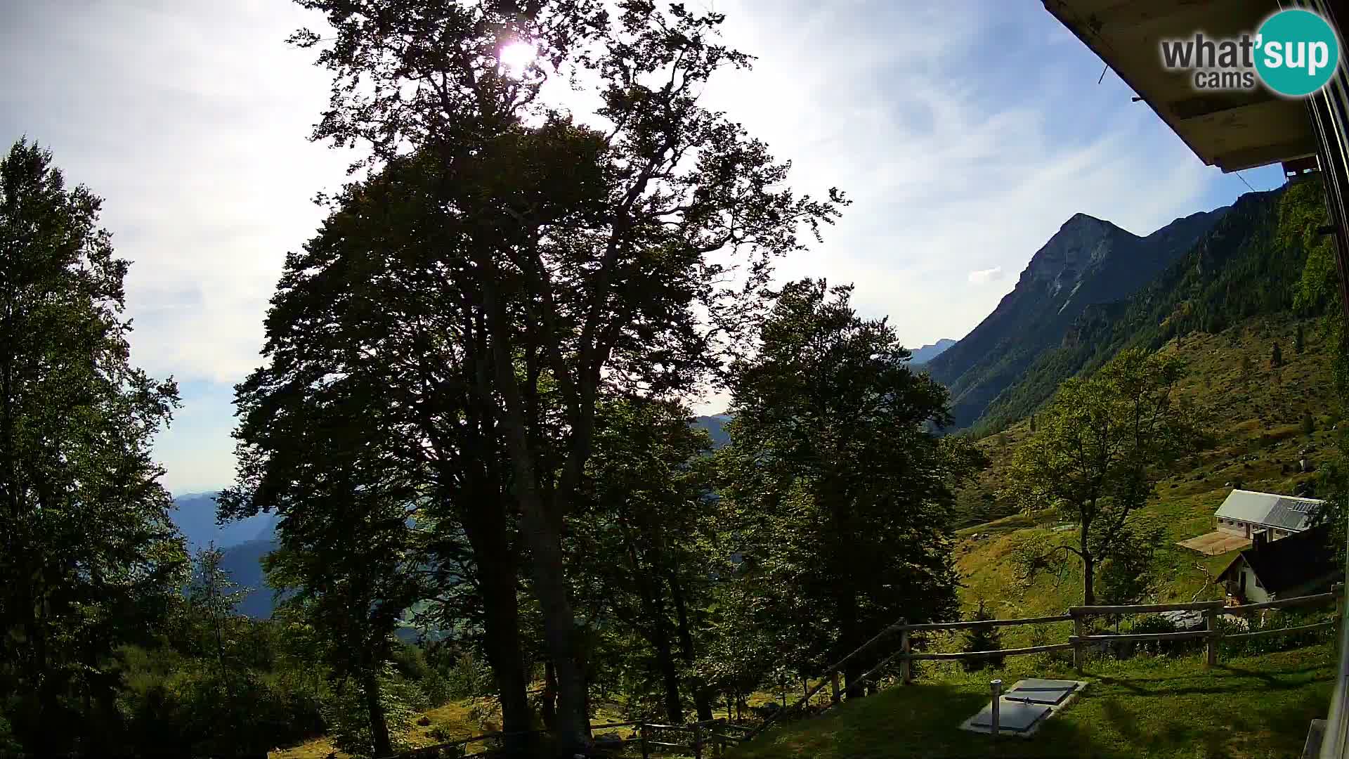 Planina Razor Bergütte Webcam (1315) | Blick auf Tolminski Migovec